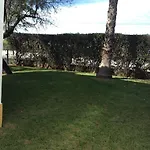 בית נופש With Garden And Pool *