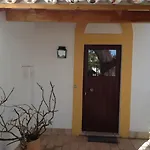 With Garden And Pool בית נופש