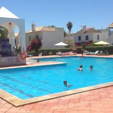 Semesterbostad With Garden And Pool Conceição