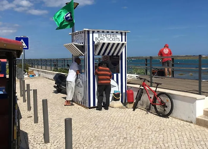 With Garden And Pool Vakantiehuis *