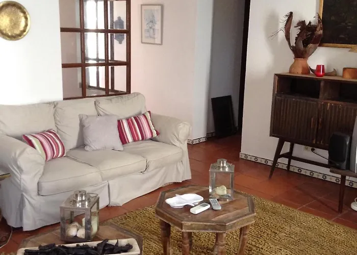 With Garden And Pool Casa vacanze