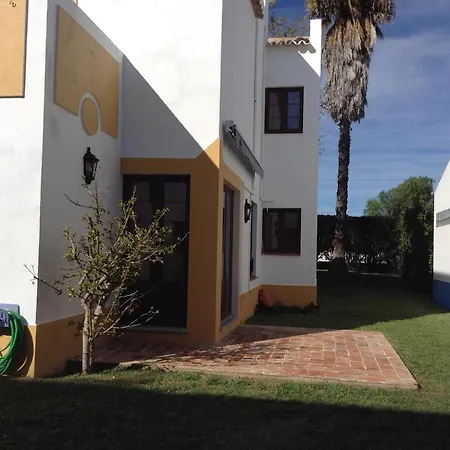 With Garden And Pool Vakantiehuis Conceição